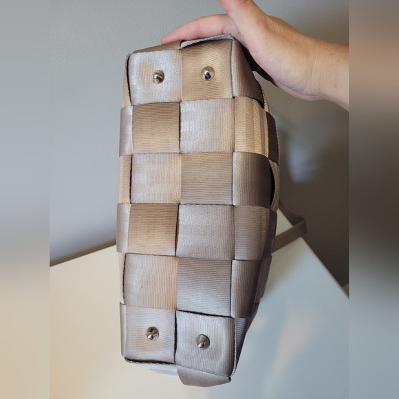 Harvey's Seatbelt Bag Shoulder Tote, VGUC - Picture 6 of 7